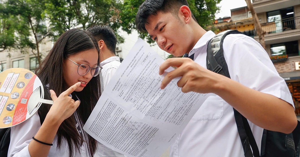 Chống 'Tin Giả' Trên Mạng Xã Hội: Giải Pháp & Những Vấn Đề Nóng Của Kỳ Thi Tốt Nghiệp THPT 2025