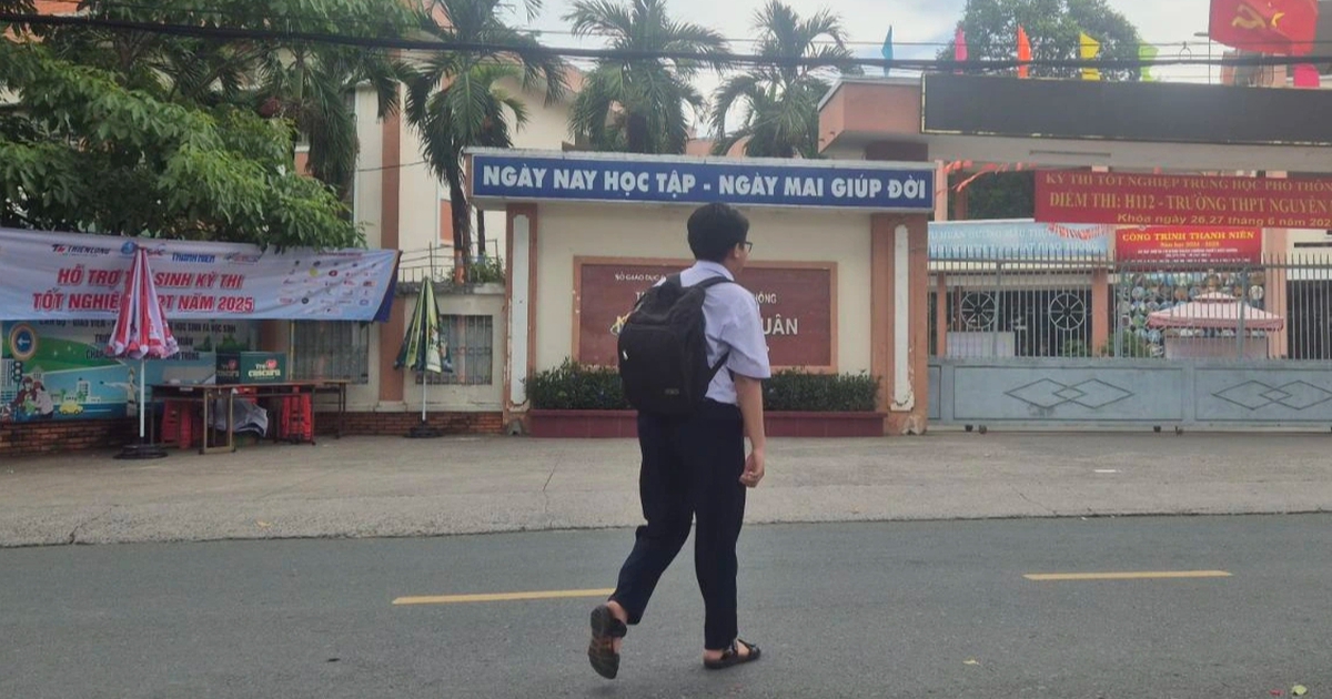 Thí sinh duy nhất thi xong không về nhà và ước mơ 'mặc áo blouse'