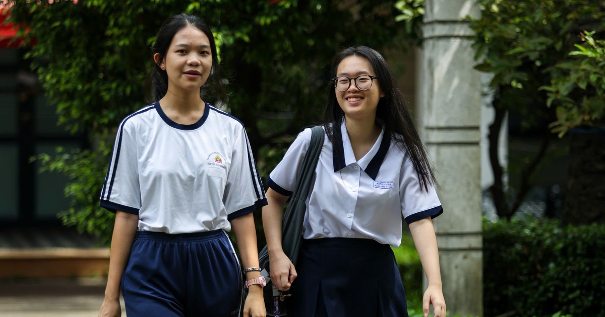 Thi tốt nghiệp THPT 2025: Xem gợi ý giải đề thi môn ngữ văn tại đây