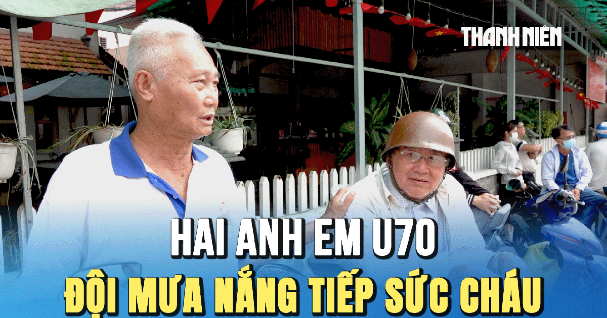 Ngày đầu tiên thi tốt nghiệp THPT: Hai anh em U70 đội mưa nắng tiếp sức cháu, bố mẹ hồi hộp không ngủ được