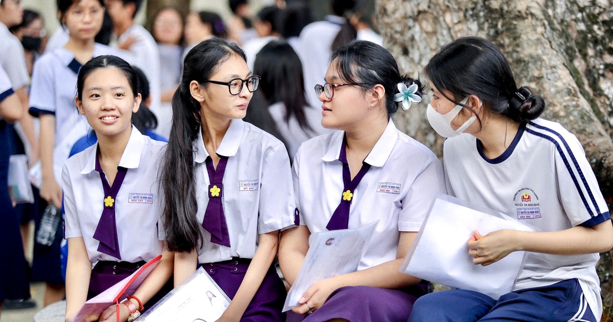 Thi tốt nghiệp THPT 2025: Đề tiếng Anh hay và khó, dự đoán đa số 5, 6 điểm