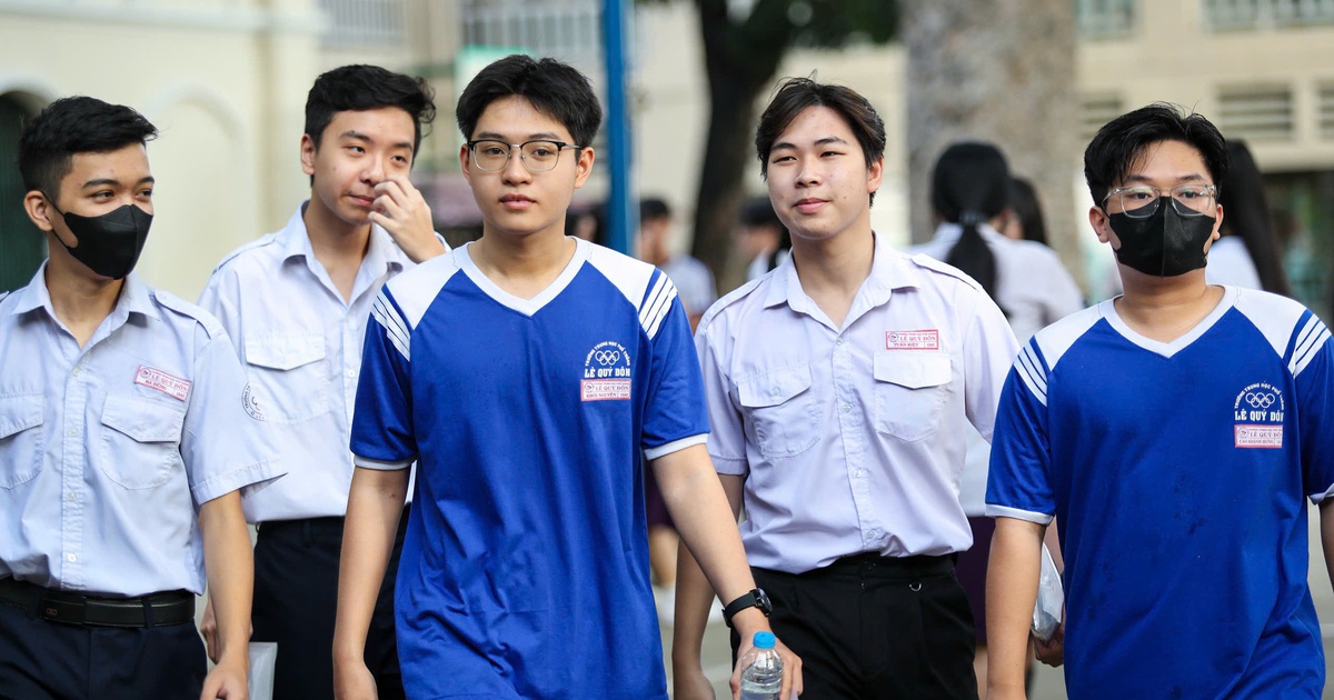 Ngăn chặn kịp thời thí sinh dùng điện thoại chụp đề thi tốt nghiệp THPT