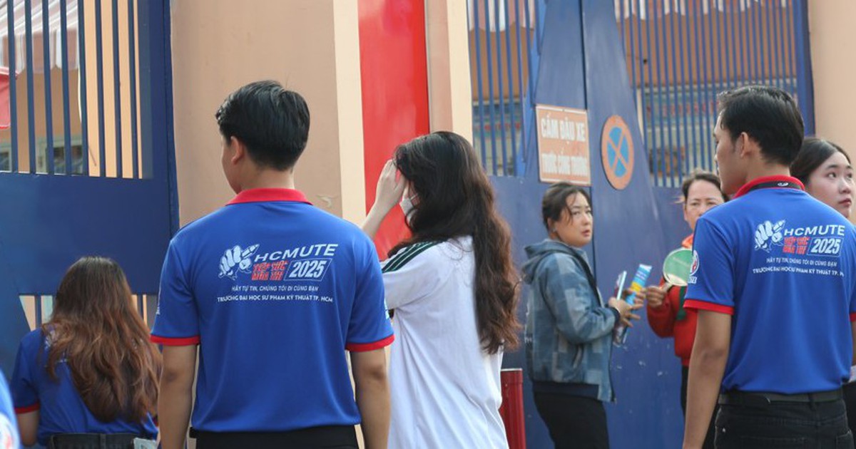 Thí sinh ngủ quên đi thi tốt nghiệp THPT trễ, tình nguyện viên hỗ trợ kịp thời