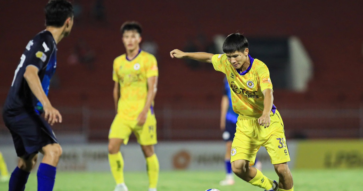 Độc lạ bóng đá Việt Nam: Hà Nội FC có thể dự giải châu Á nếu… SLNA thắng đội CAHN