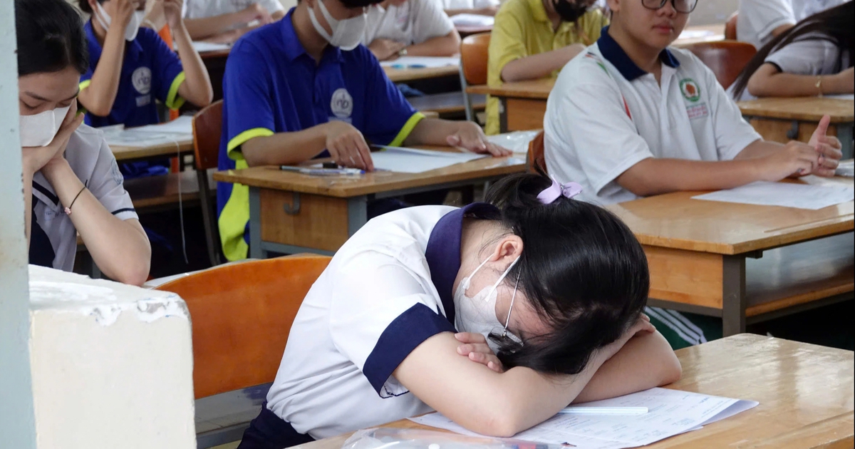 'Vì sao đề thi tiếng Anh tốt nghiệp THPT in chữ nhỏ vậy?'