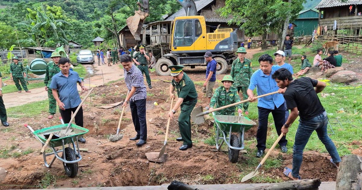 Khởi công đồng loạt hàng trăm ngôi nhà trên tuyến biên giới Quảng Bình