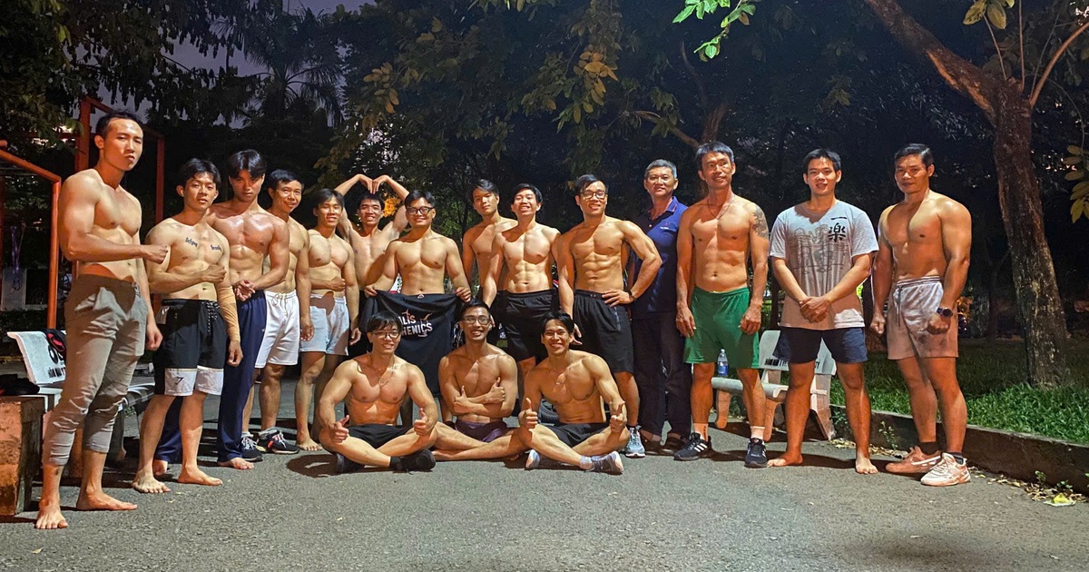 Công viên biến thành 'phòng gym' của những chàng trai 6 múi