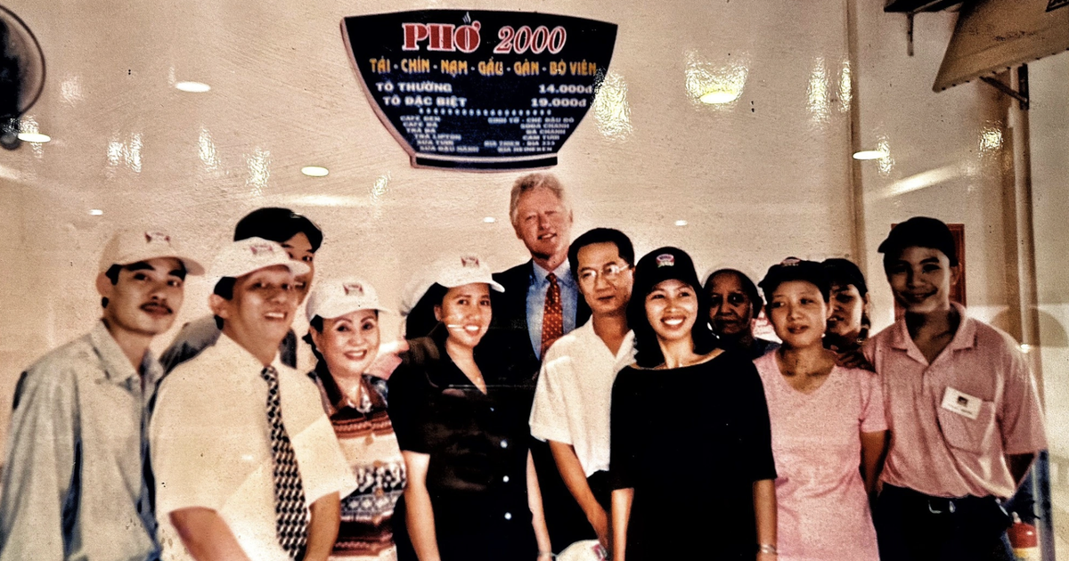 Phường Bến Th&agrave;nh c&oacute; b&uacute;n vỉa h&egrave; &#039;mắc nhất TP.HCM&#039;, Phở 2000 tổng thống Mỹ gh&eacute; thưởng thức