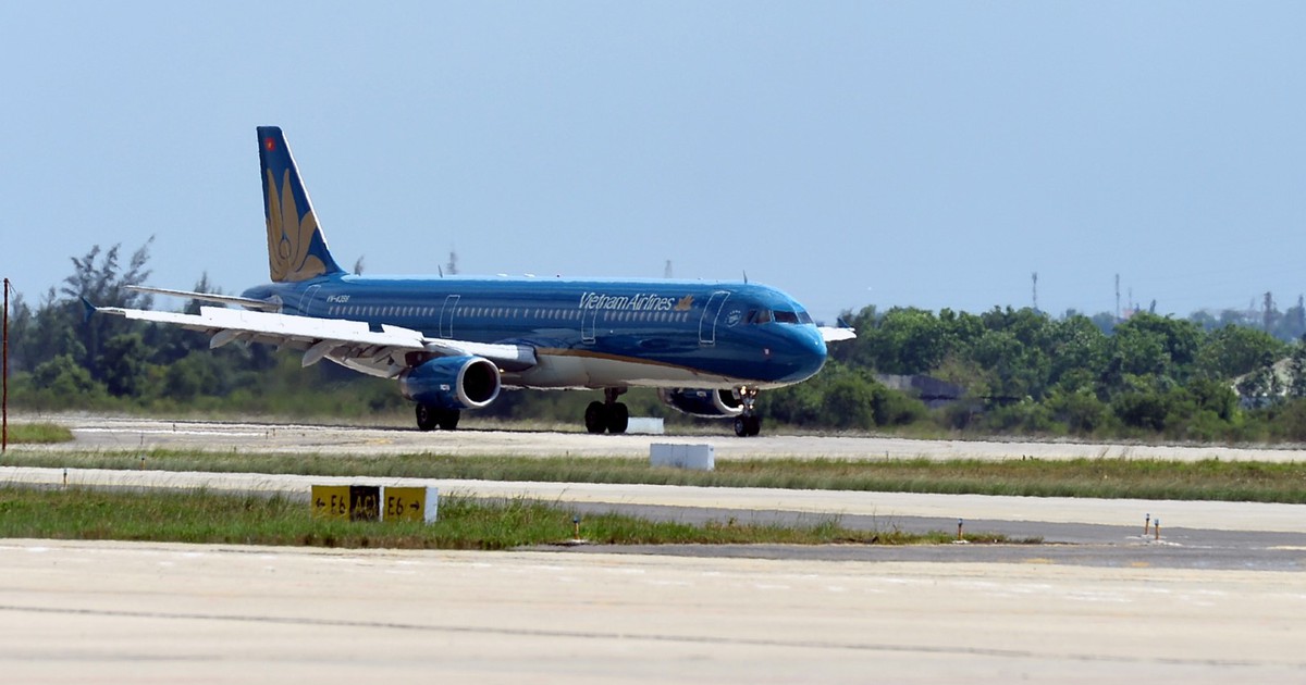 Vietnam Airlines dừng khẩn cấp cứu hành khách phải thở oxy trên máy bay