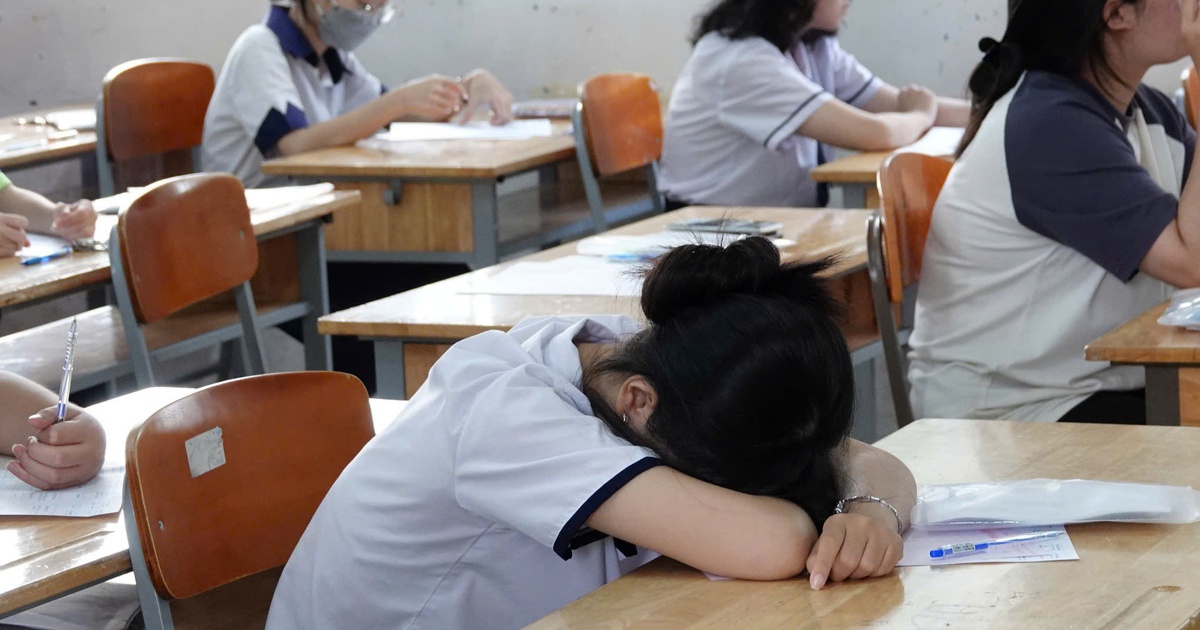 Từ đề thi tiếng Anh tốt nghiệp THPT: 'Yếu thế, khó khăn thì đừng nên chọn'?