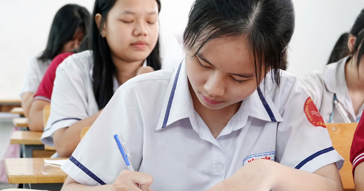 Gợi ý giải đề thi lớp 10 TP.HCM có trên Thanh Niên Online sau mỗi môn thi