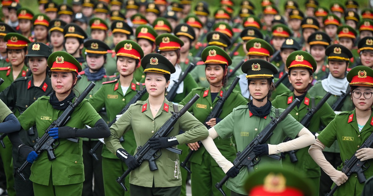Những 'bông hoa thép' luyện tập dưới nắng nóng thao trường, chuẩn bị cho sự kiện A80