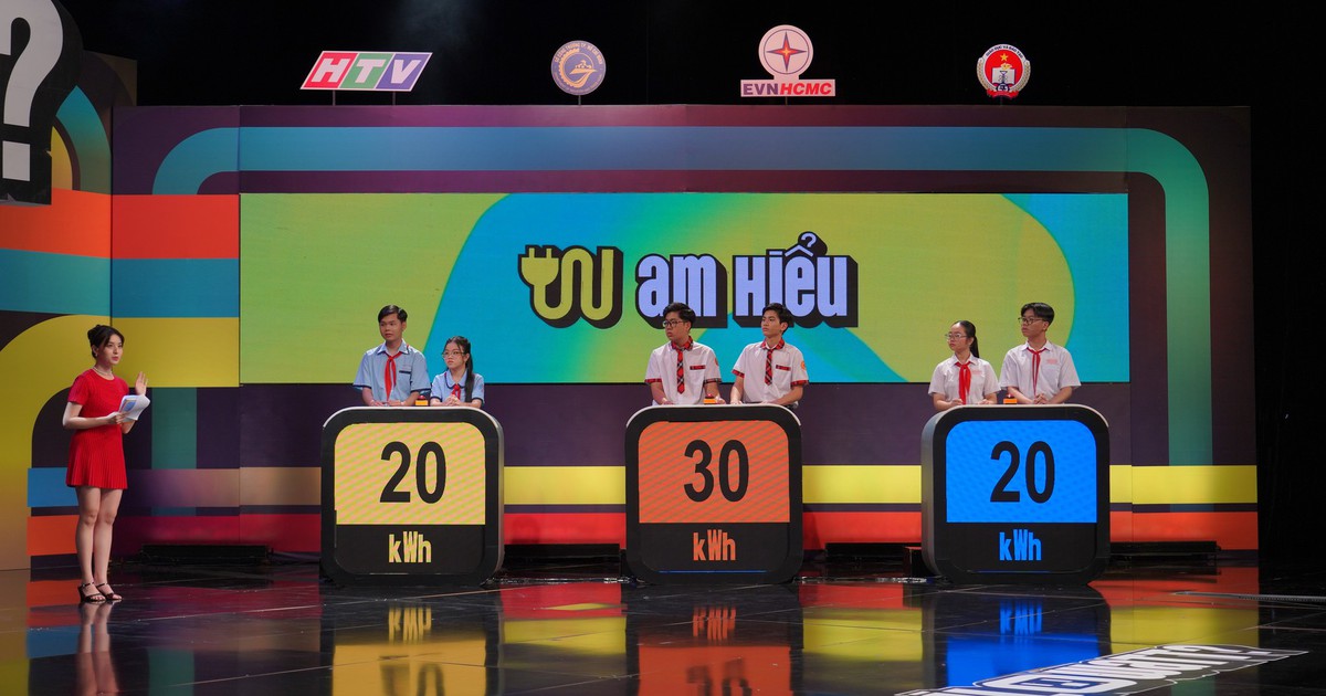 Tôi dạy hai con luôn tiết kiệm điện