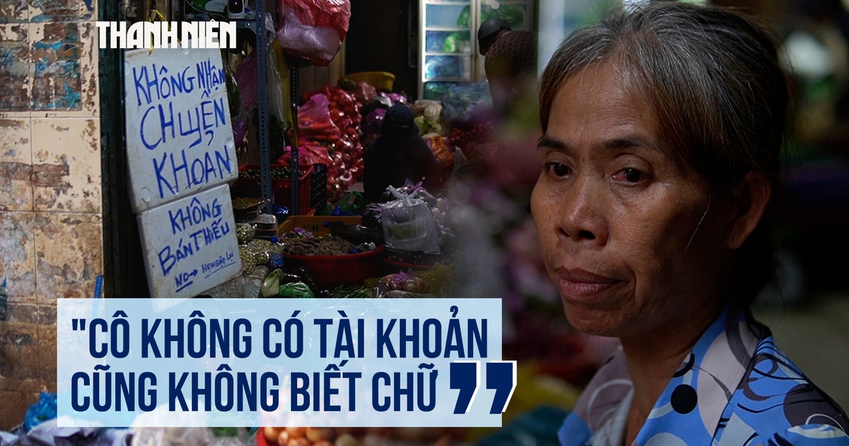 Tiểu thương lớn tuổi không nhận chuyển khoản: Nơi không biết xài điện thoại, nơi không biết chữ