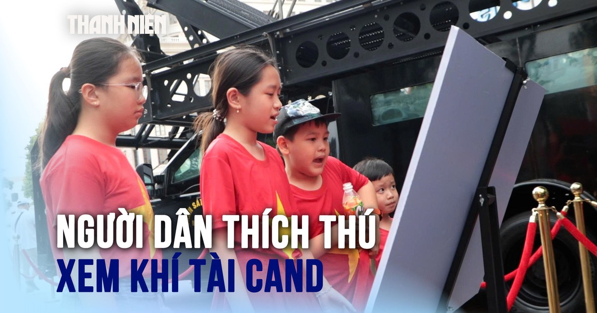 Người dân ‘choáng ngợp’ khi xem khí tài CAND