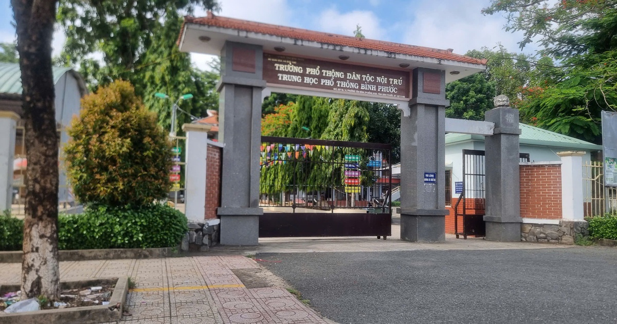 Bình Phước: Giáo viên thu tiền học sinh và phụ huynh để... tránh bị xét hạnh kiểm