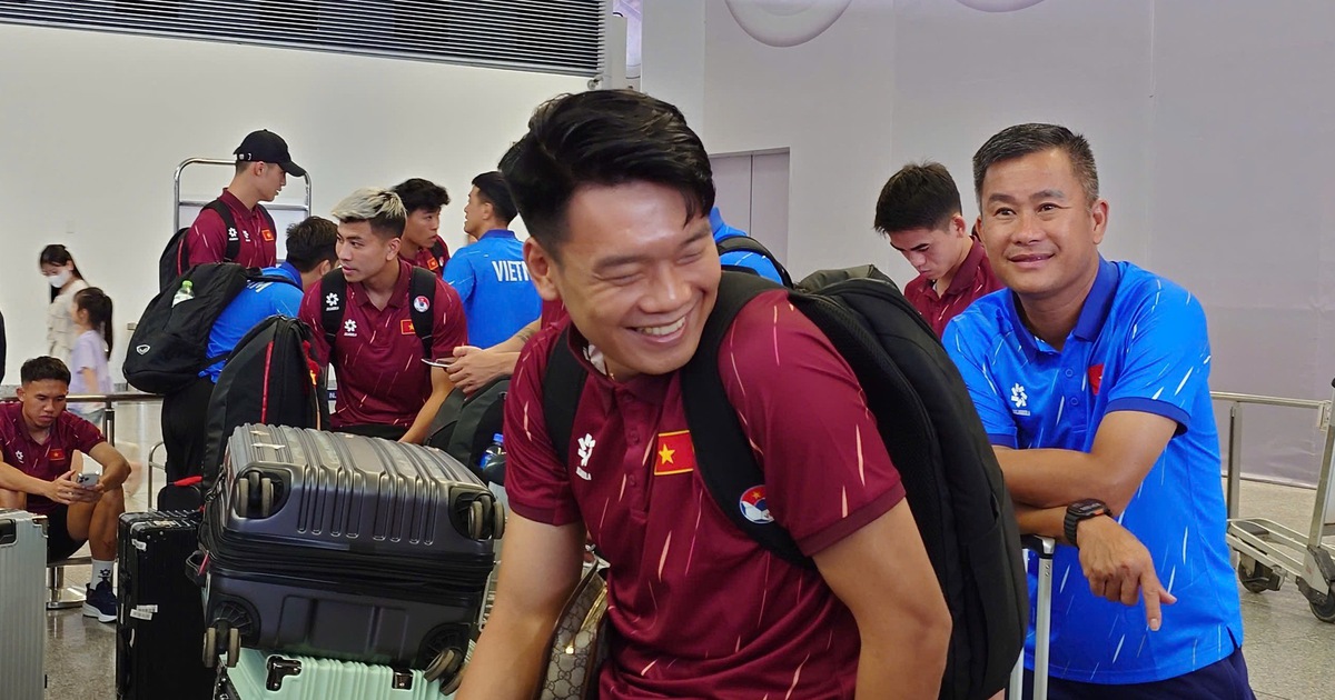 Đội tuyển Việt Nam lạc quan lên đường sang Malaysia: Quyết mang 3 điểm trở về