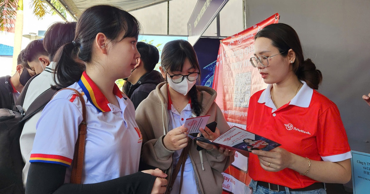 Hơn 8.200 vị trí việc làm công nghệ số cho sinh viên tại VKU Job Fair 2025