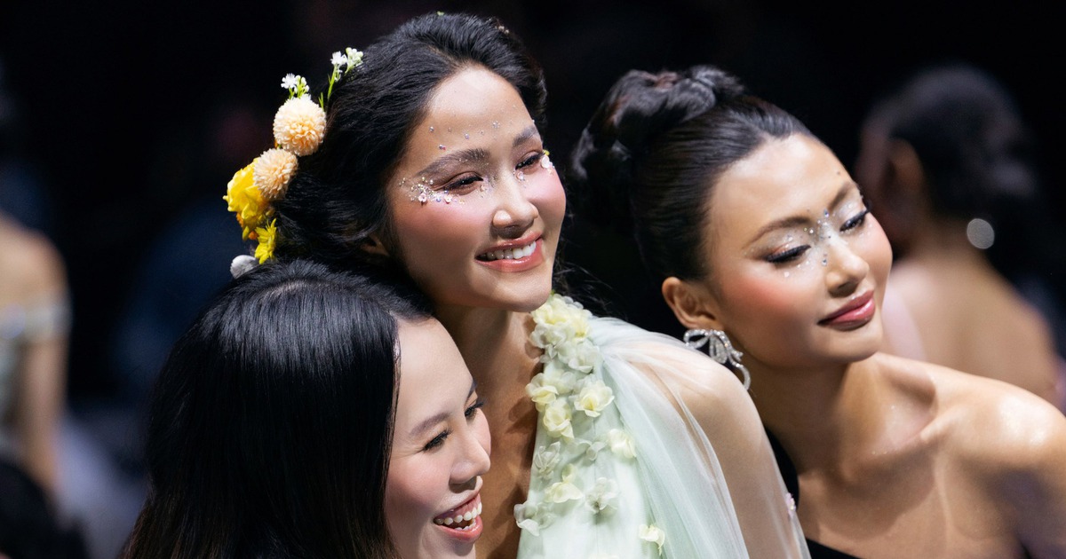 Lan Khuê, H'Hen Niê cùng dàn chân dài đình đám đổ bộ sàn diễn thời trang