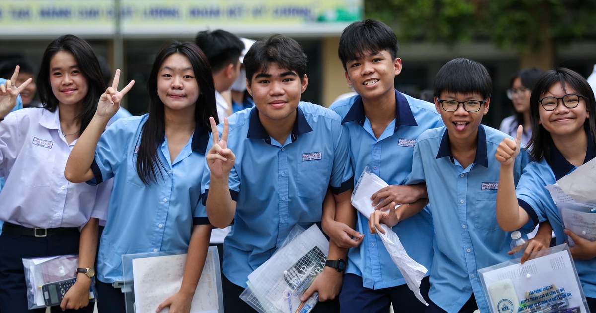Thi lớp 10 xong, thí sinh TP.HCM quyết không nghỉ ngơi mà tiếp tục... đi học