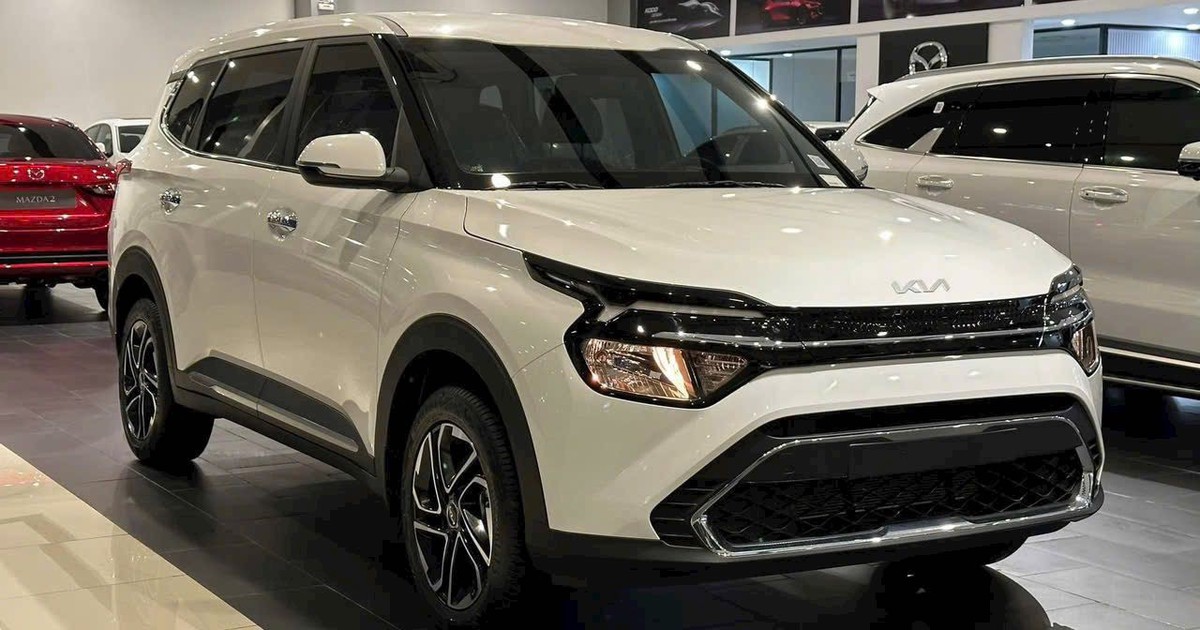 KIA Carens giảm giá dưới 600 triệu đồng, quyết đấu Mitsubishi Xpander