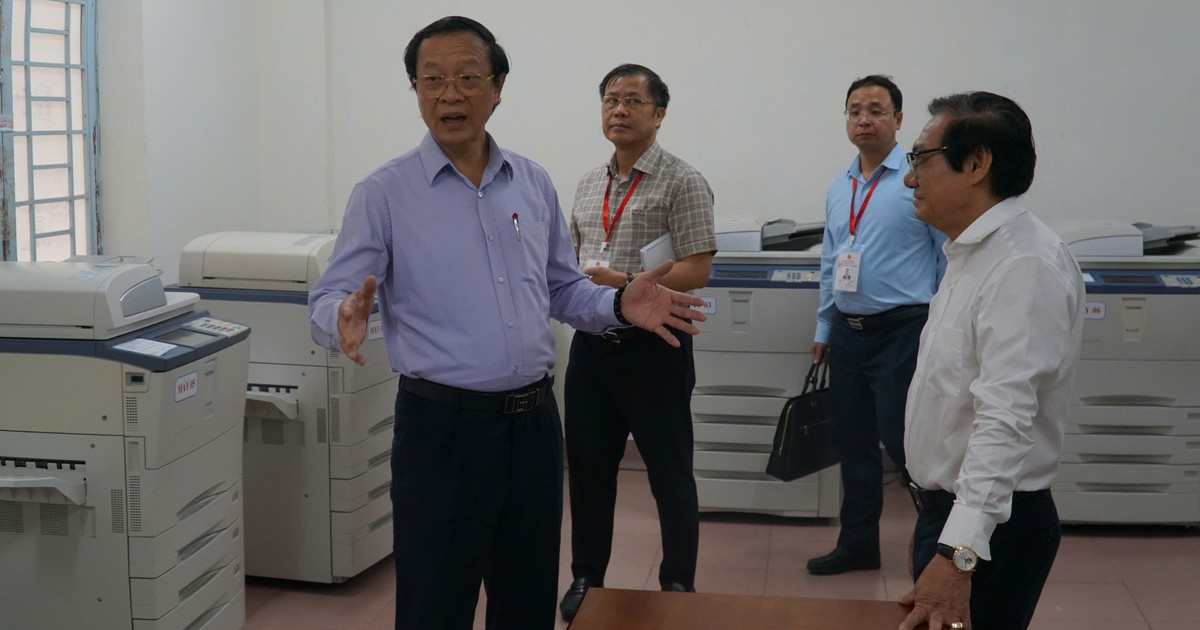 Thứ trưởng Bộ GD-ĐT kiểm tra công tác chuẩn bị thi tốt nghiệp THPT tại Đồng Nai