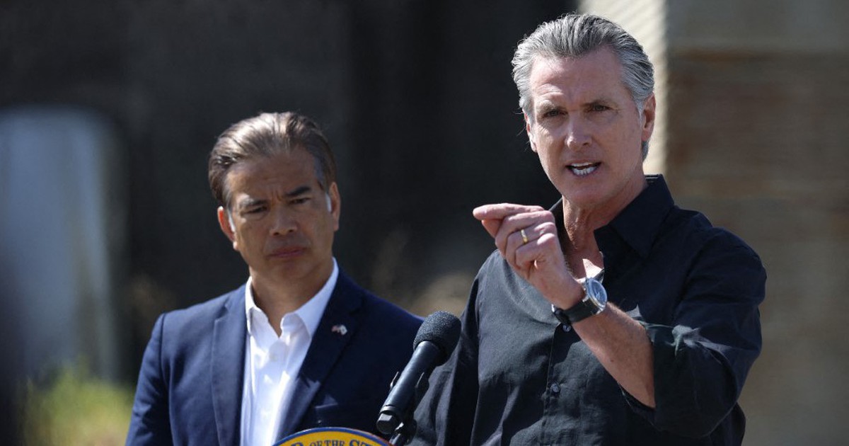 Thống đốc California kiện Tổng thống Trump, th&aacute;ch Washington bắt m&igrave;nh
