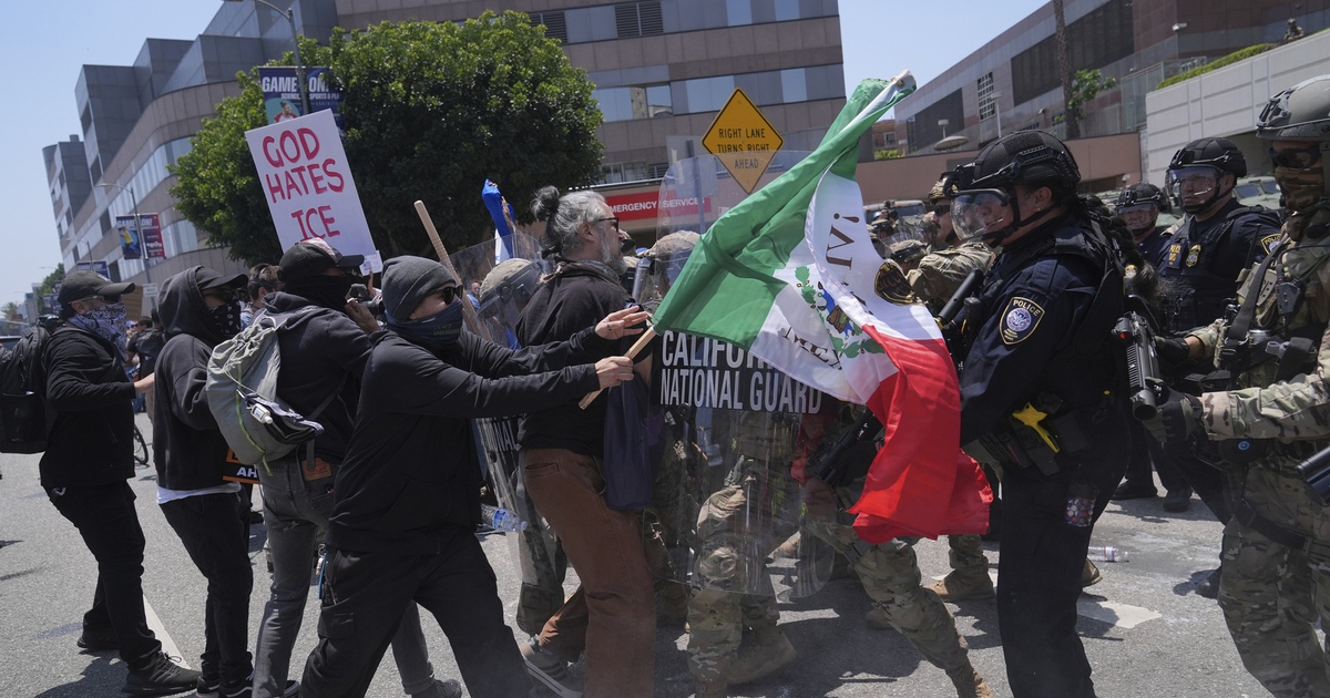 Ông Trump điều thủy quân lục chiến đến California, ủng hộ bắt Thống đốc Newsom
