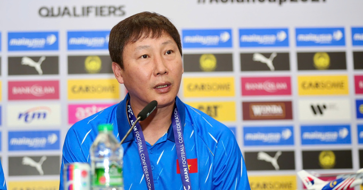 Bị hỏi khó ở họp báo, HLV Kim Sang-sik: Việt Nam tự quyết vận mệnh ở trận đại chiến Malaysia