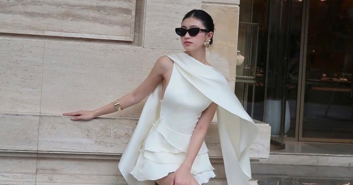 Chạm đến 'đỉnh cao' thanh lịch với khăn choàng lụa