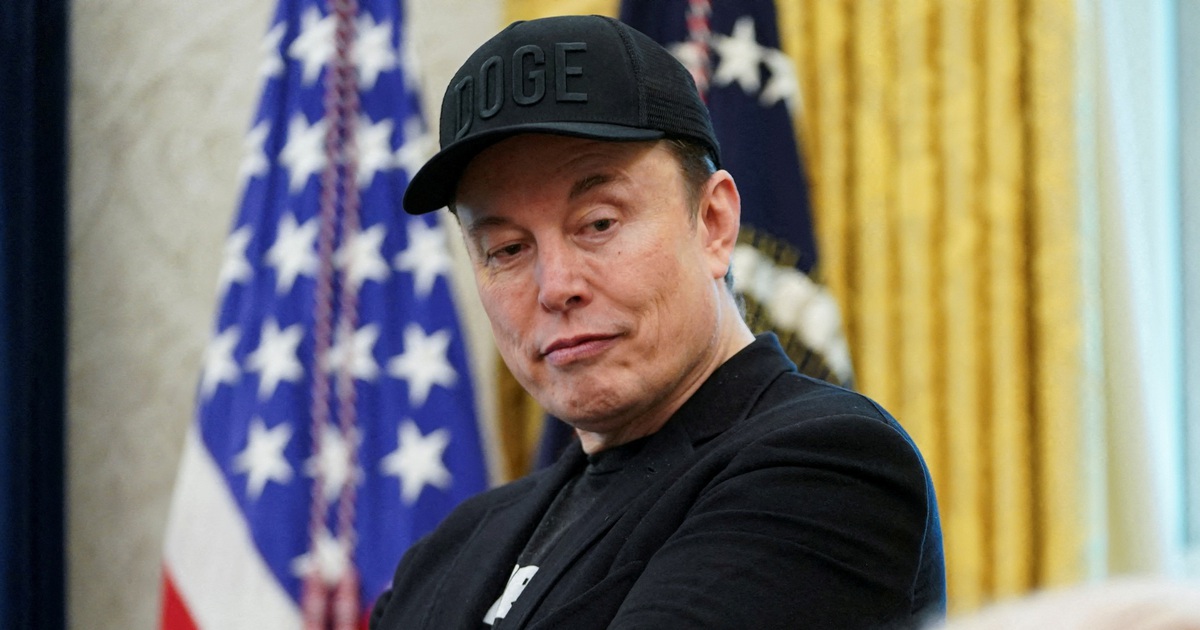 Tổng thống Trump đòi cắt tài trợ, tỉ phú Elon Musk thách thức 'làm ngay đi'