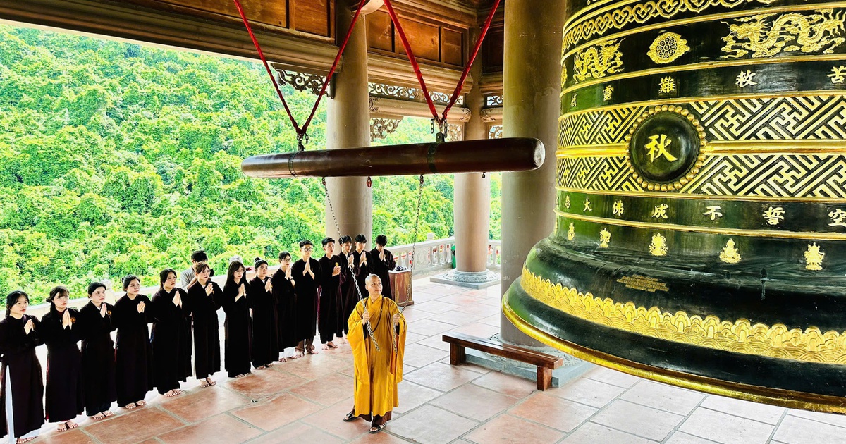 Hơn 18.000 ngôi chùa cả nước cử chuông trống bát nhã cầu quốc thái dân an sáng nay