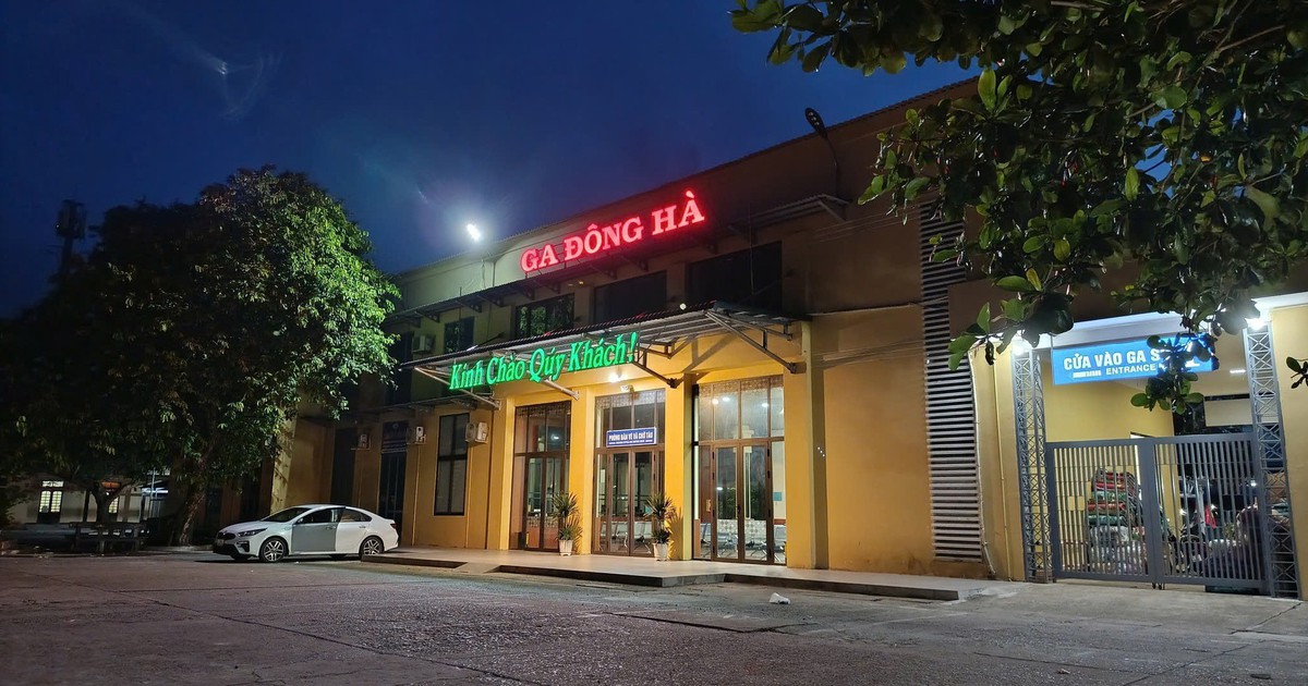 Chỉ 2 khách mua vé, chuyến tàu Đông Hà - Đồng Hới đưa đón cán bộ tạm hoãn