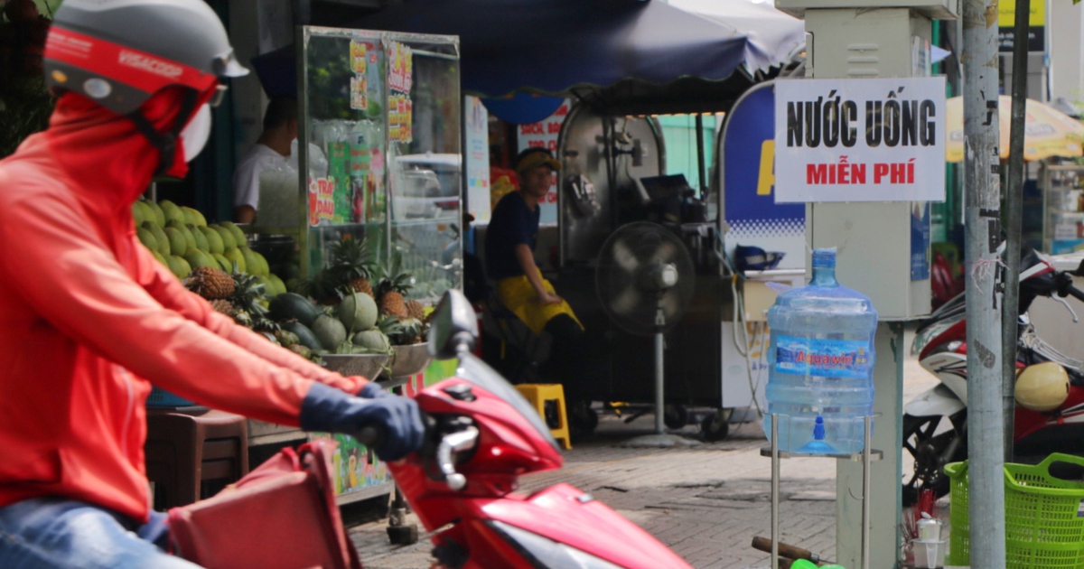 Phường mới ở TP.HCM: 'Thấy là thương' những bảng thông báo miễn phí, nghĩa tình, hào sảng
