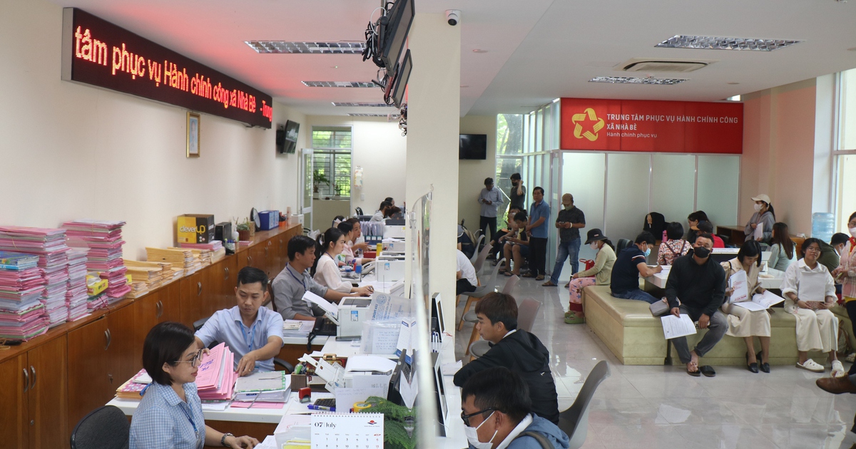 Người dân TP.HCM 'sướng' khi ngồi máy lạnh làm thủ tục hành chính