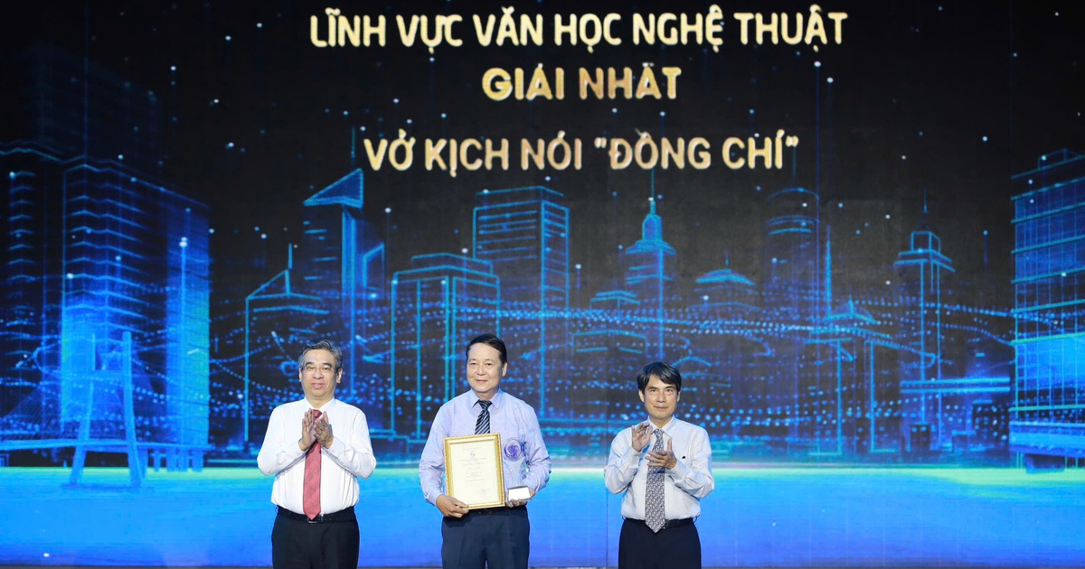 Vở kịch 'Đồng chí' nhận giải thưởng Sáng tạo TP.HCM