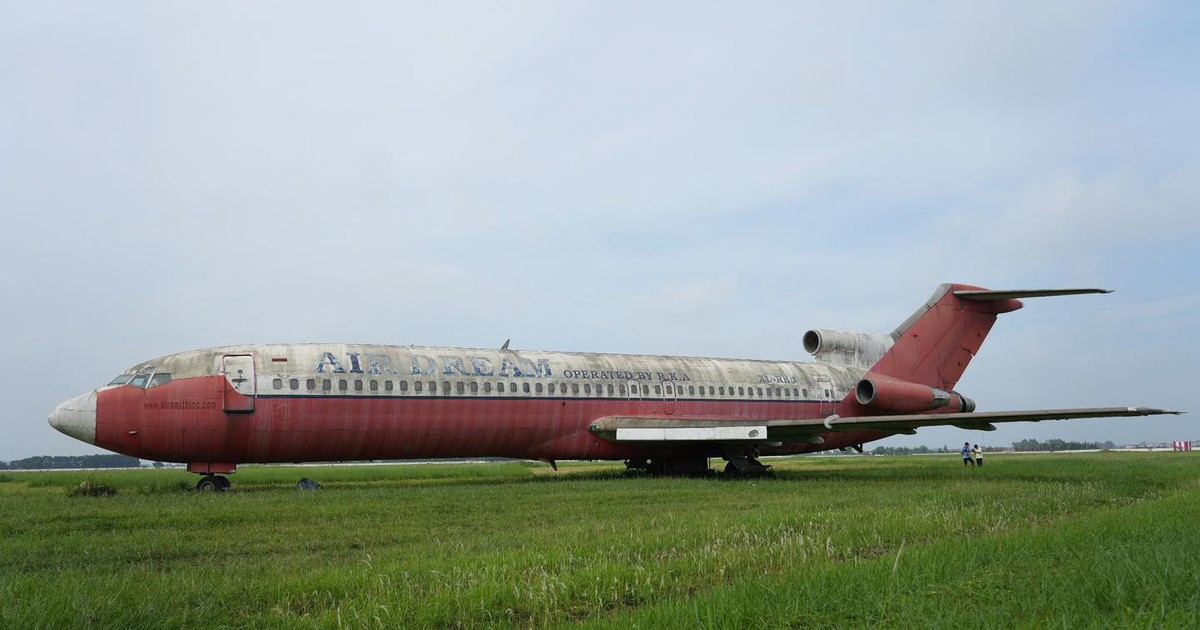 Cận cảnh máy bay Boeing 727 'bỏ hoang' 18 năm tại sân bay Nội Bài