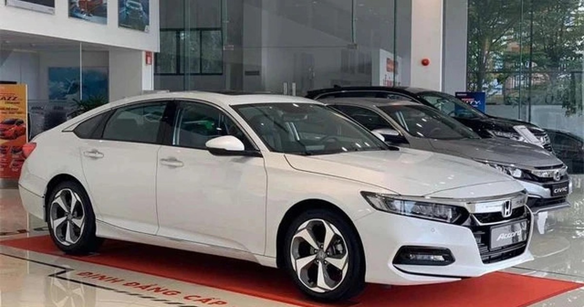 Sedan hạng D 'ế' nhất thị trường Việt Nam, giảm giá kịch sàn gần 300 triệu