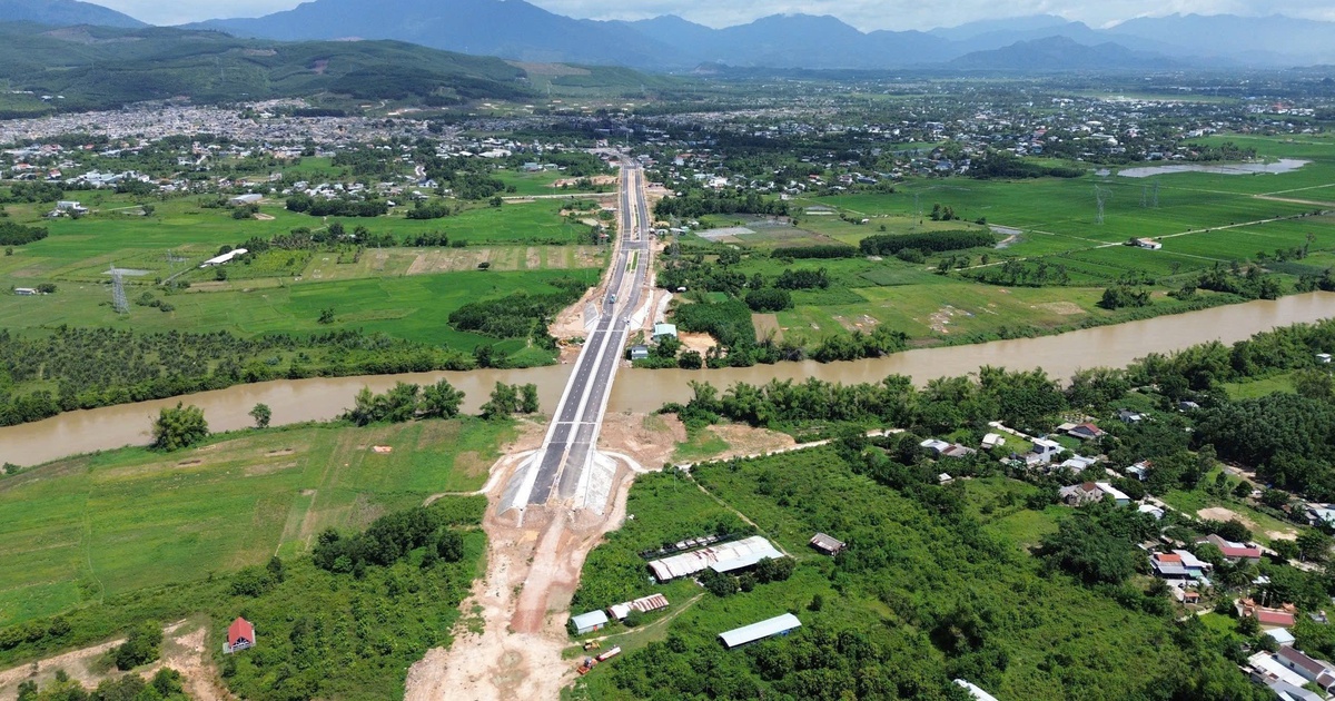 Cầu xây xong, đường chưa nối: Người dân sốt ruột chờ thông tuyến