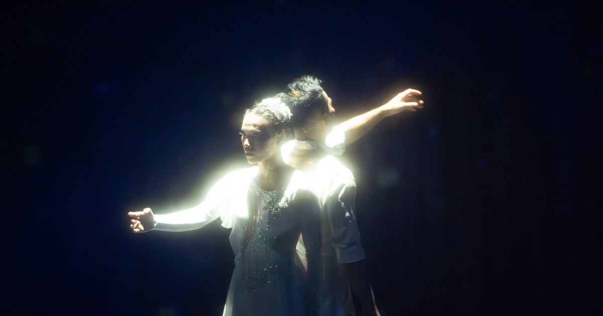 Sân khấu 'chạy theo' show âm nhạc