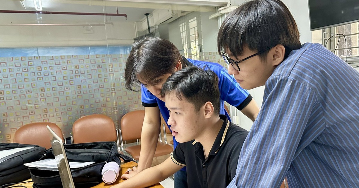 Những thí sinh đầu tiên trúng tuyển có điều kiện Trường ĐH Sư phạm kỹ thuật TP.HCM