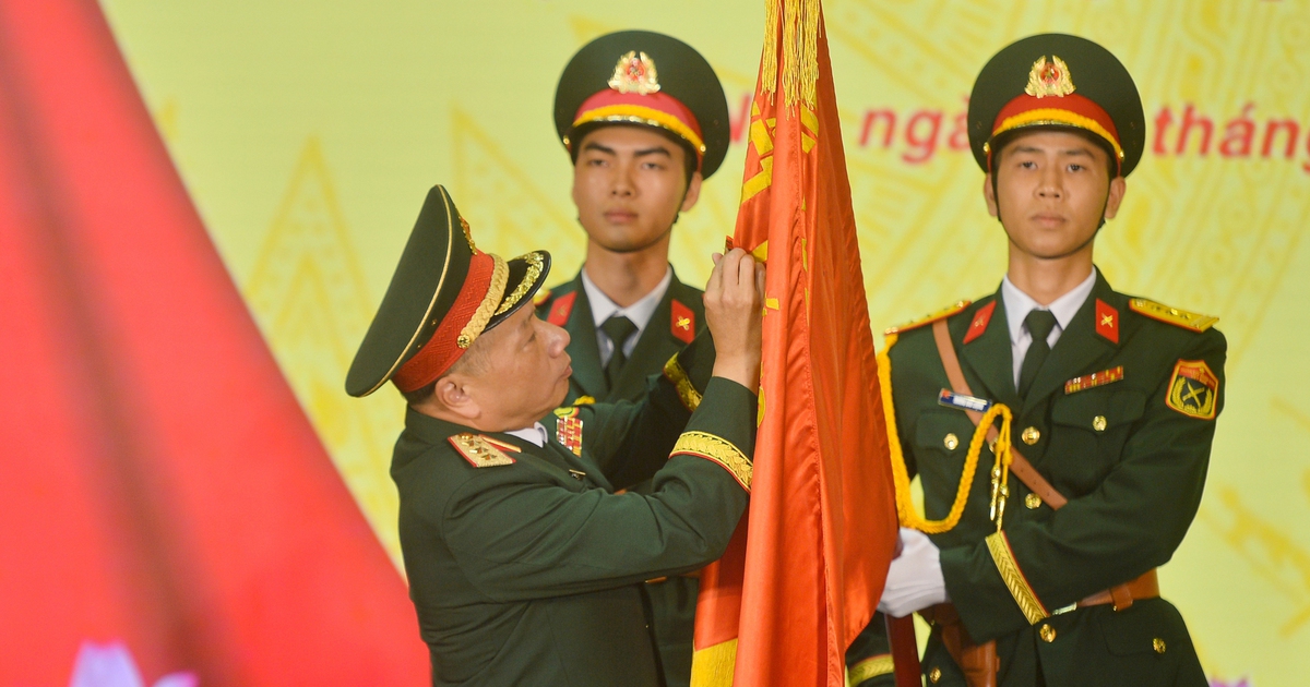Nhà xuất bản Quân đội nhân dân nhận Huân chương Bảo vệ Tổ quốc hạng ba