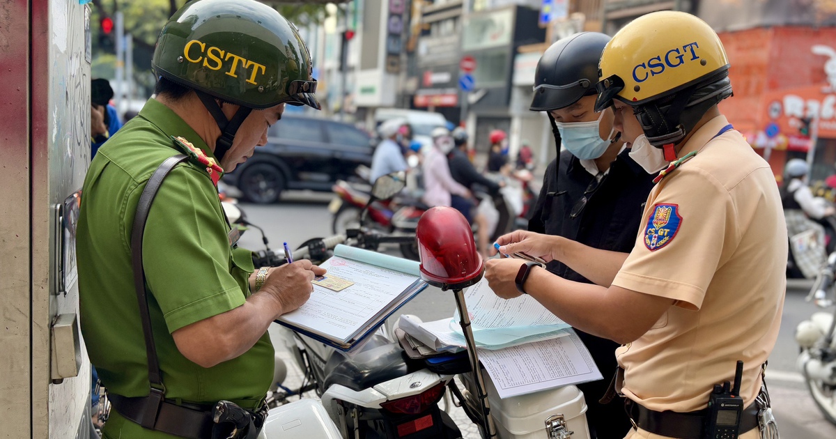 C&ocirc;ng an x&atilde;, phường c&oacute; được xử l&yacute; vi phạm giao th&ocirc;ng đường bộ như CSGT?