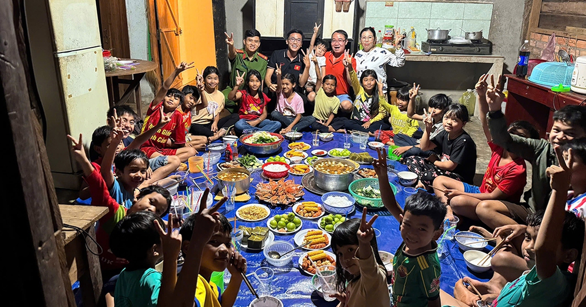 Những bữa ăn triệu view của trẻ em v&ugrave;ng cao