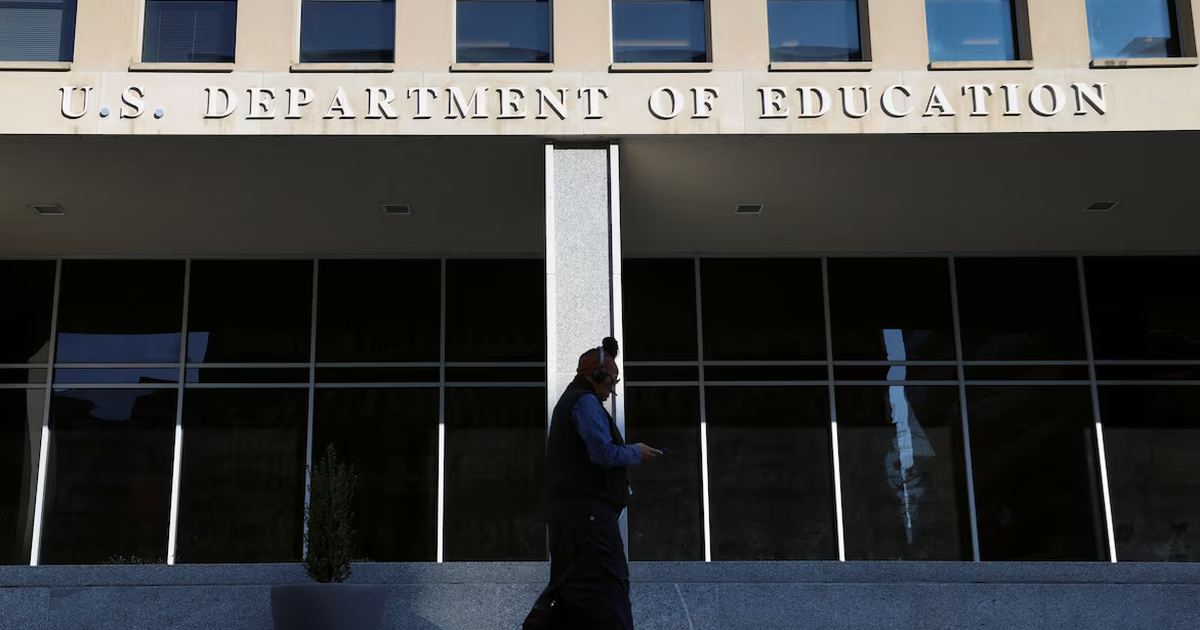 T&ograve;a Tối cao Mỹ mở đường cho &ocirc;ng Trump x&oacute;a sổ Bộ Gi&aacute;o dục