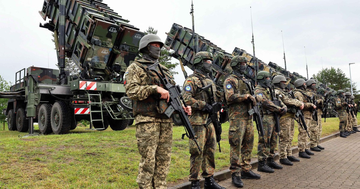 Phương T&acirc;y tăng cường viện trợ Ukraine, cấm vận Nga