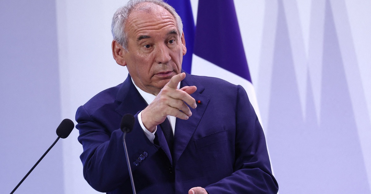 Thủ tướng Ph&aacute;p muốn bỏ 2 ng&agrave;y quốc lễ để giảm nợ c&ocirc;ng