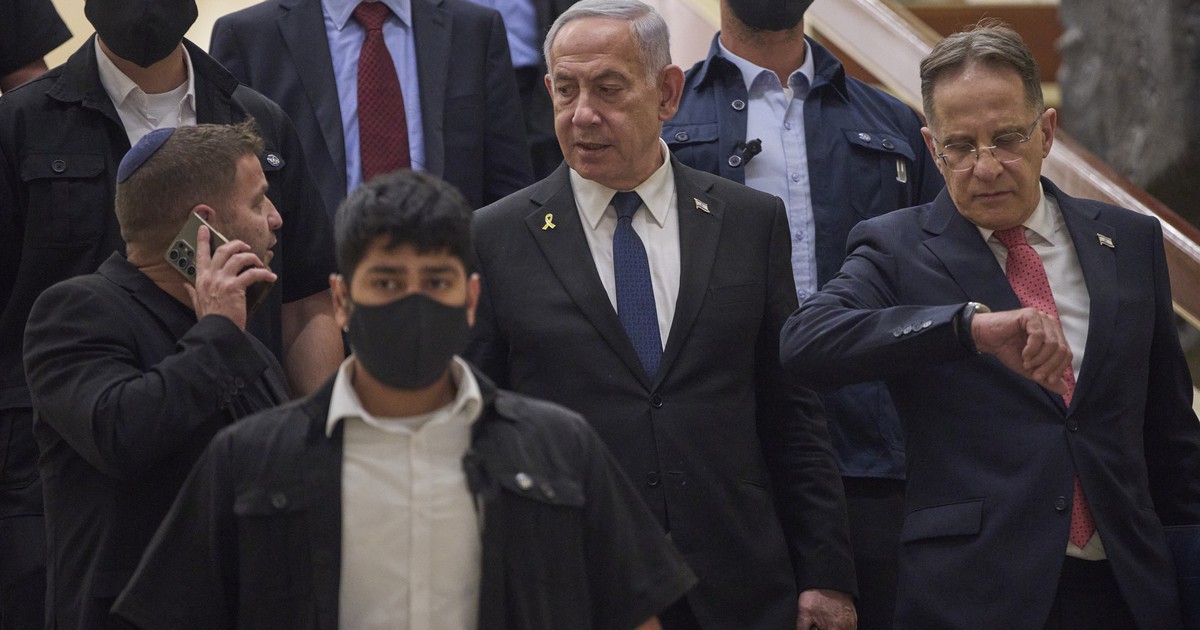 Li&ecirc;n minh cầm quyền của Thủ tướng Israel l&acirc;m nguy