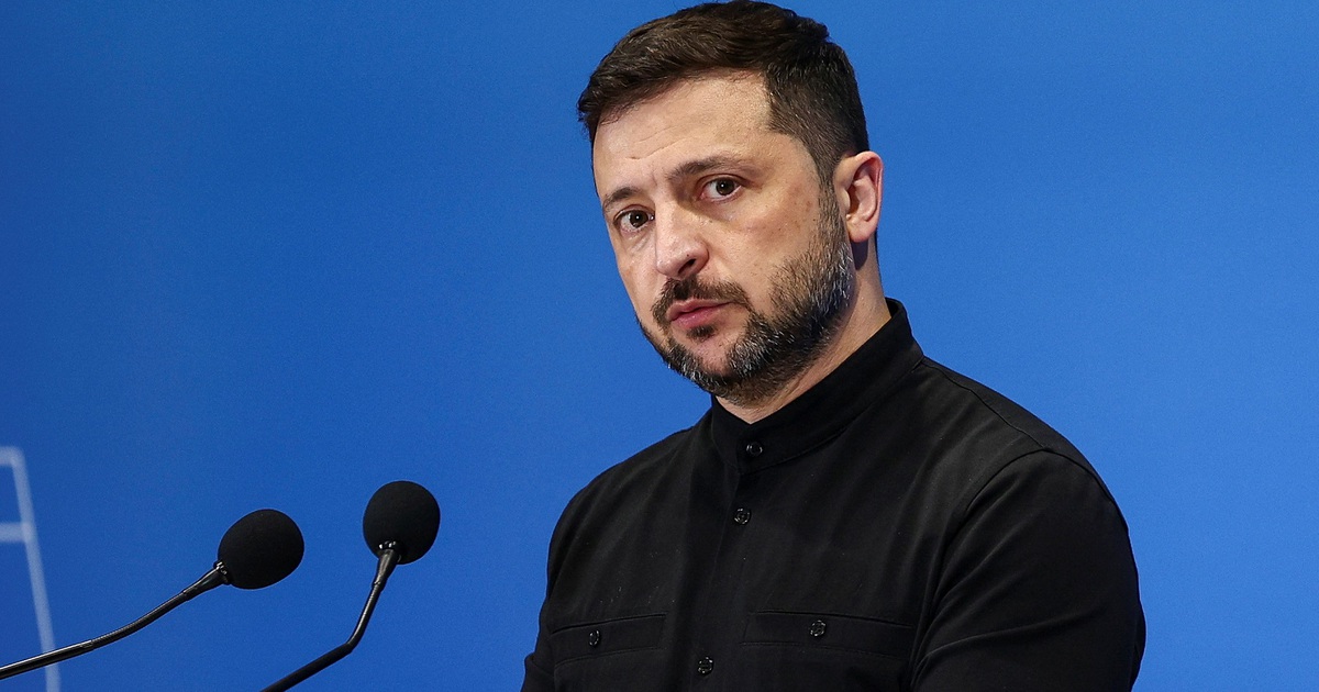 Tổng thống Ukraine &#039;x&aacute;o b&agrave;i&#039; nội c&aacute;c