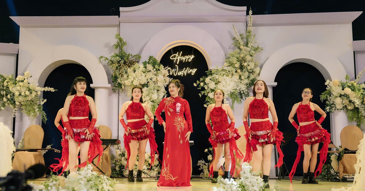 B&agrave; sui nhảy d&acirc;n vũ cực sung trong đ&aacute;m cưới, d&acirc;n mạng ngỡ ng&agrave;ng v&igrave; &#039;qu&aacute; trẻ&#039;